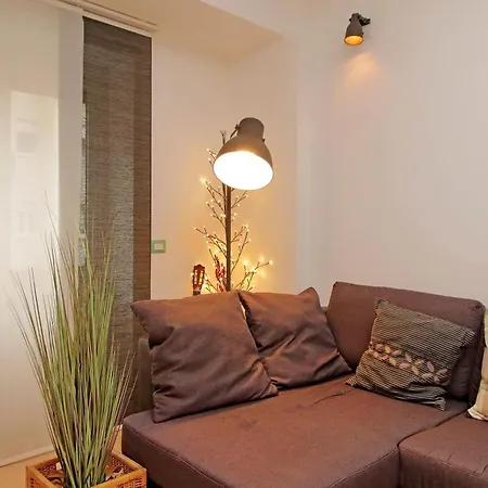 Ych-trendy Flat Near Marconi شقة