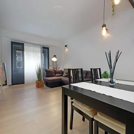 Ych-trendy Flat Near Marconi شقة *